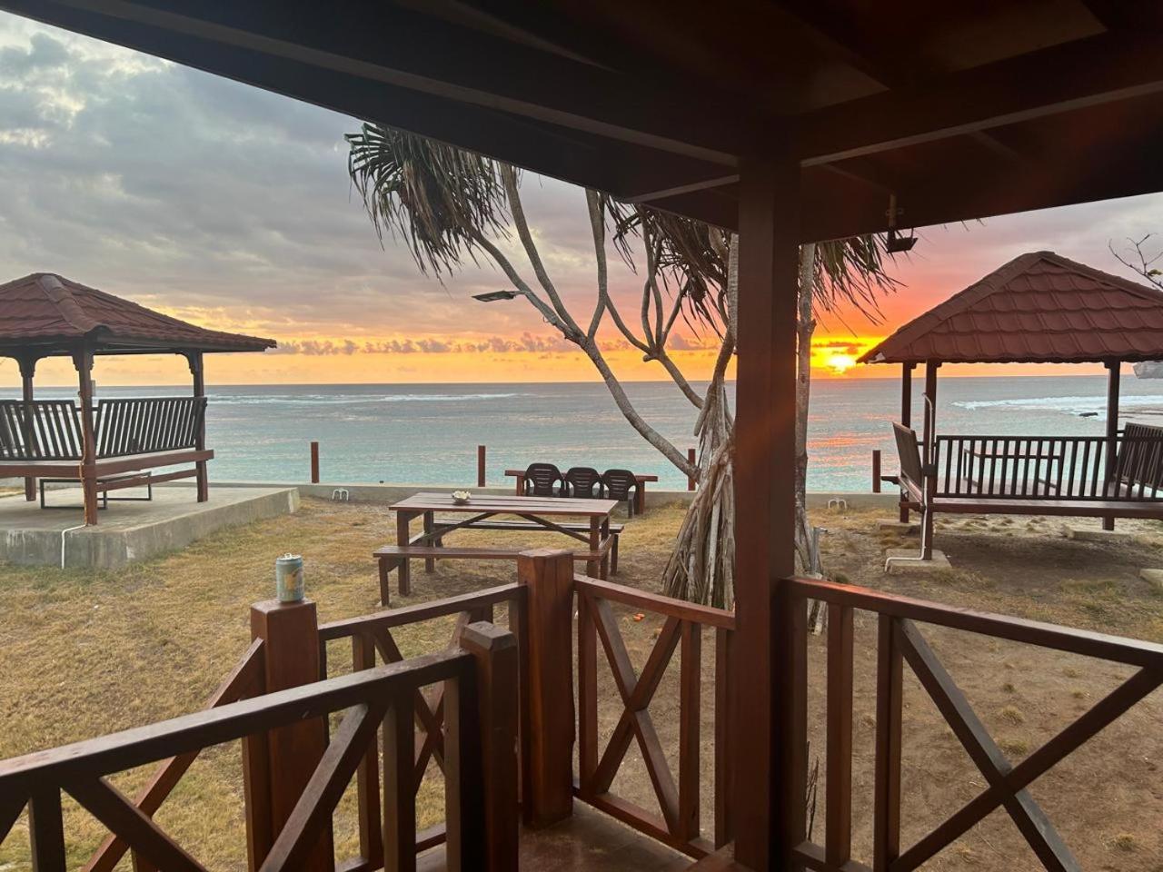 Mama Nings Beach Hotel Sekongkang Exteriér fotografie