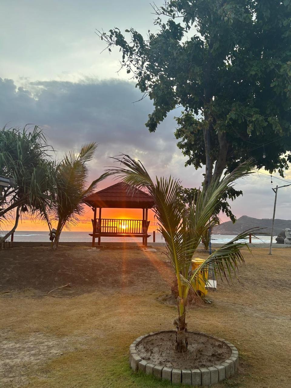 Mama Nings Beach Hotel Sekongkang Exteriér fotografie