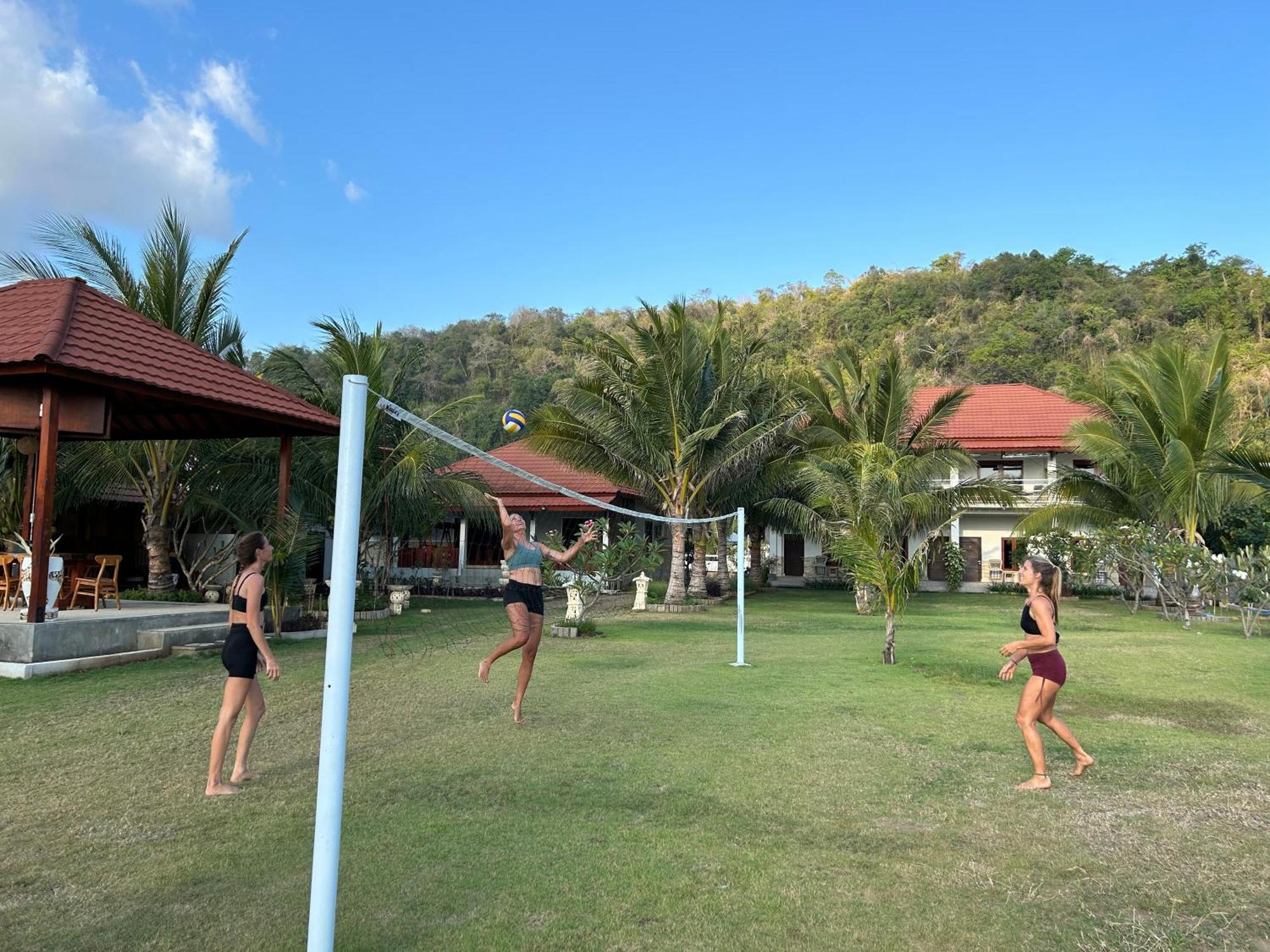 Mama Nings Beach Hotel Sekongkang Exteriér fotografie
