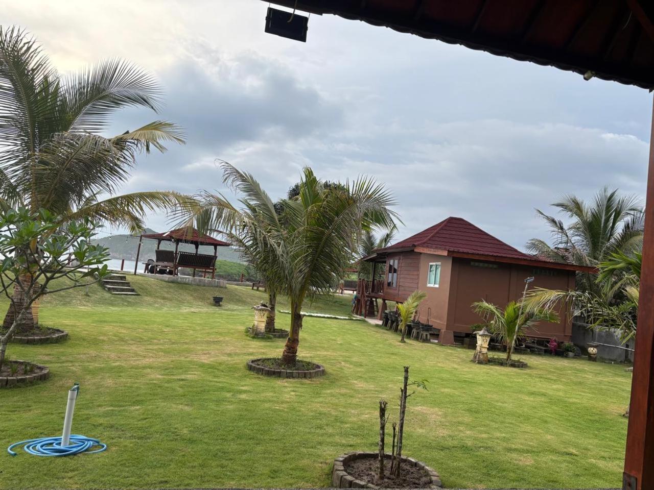 Mama Nings Beach Hotel Sekongkang Exteriér fotografie