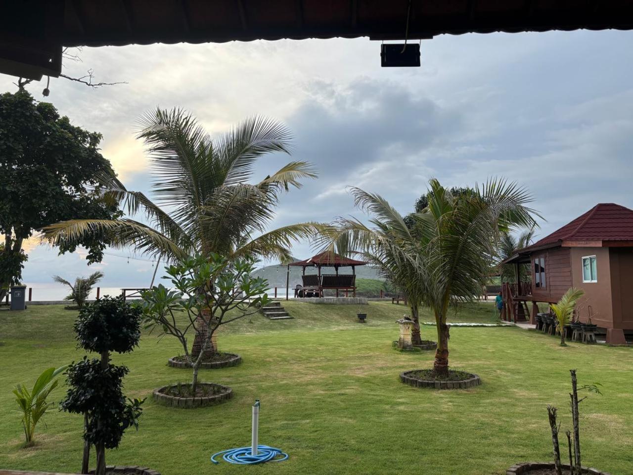 Mama Nings Beach Hotel Sekongkang Exteriér fotografie